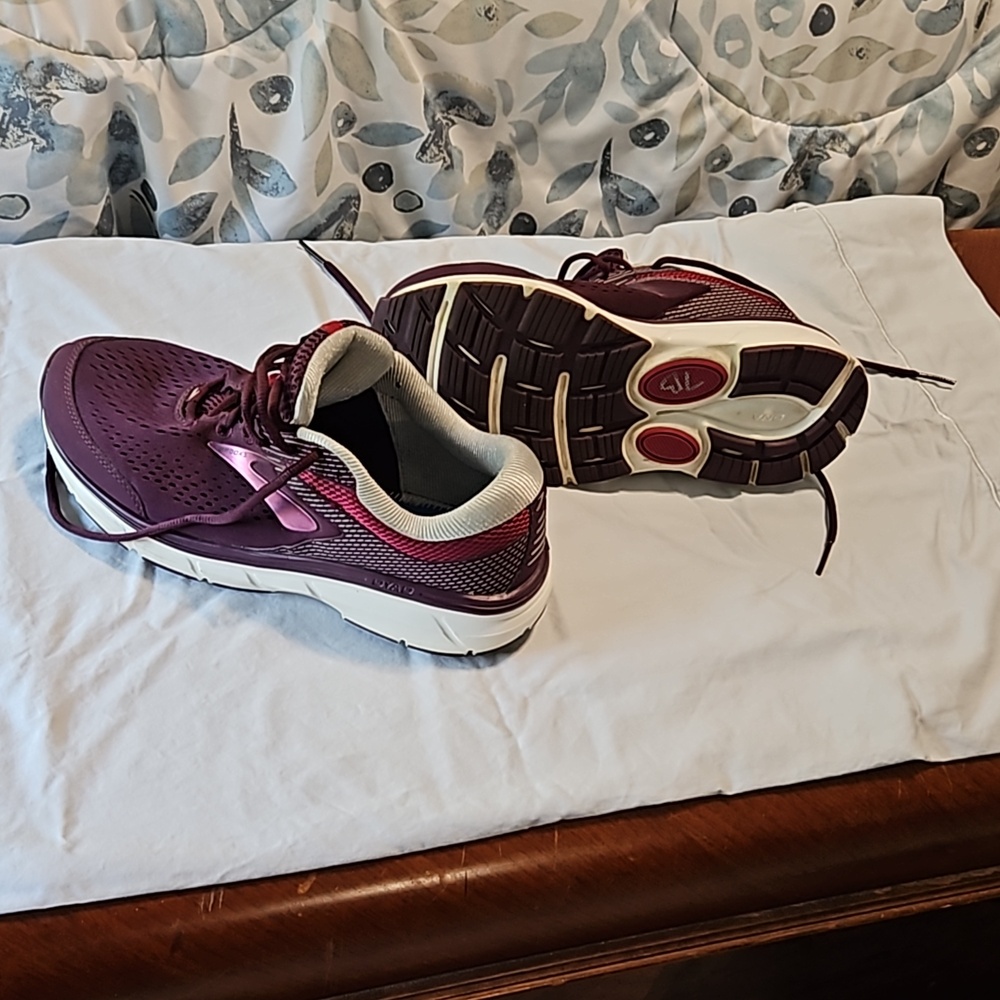 Brooks sneakers